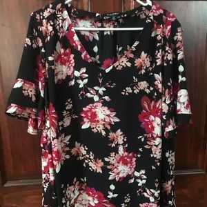 Black flower pattern blouse